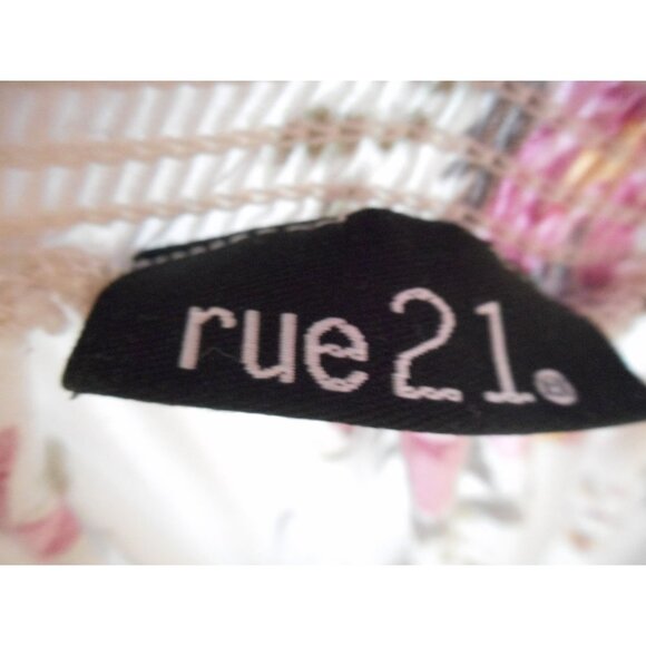 Off Shoulder Pink Floral crop top Rue 21 - Picture 2 of 5